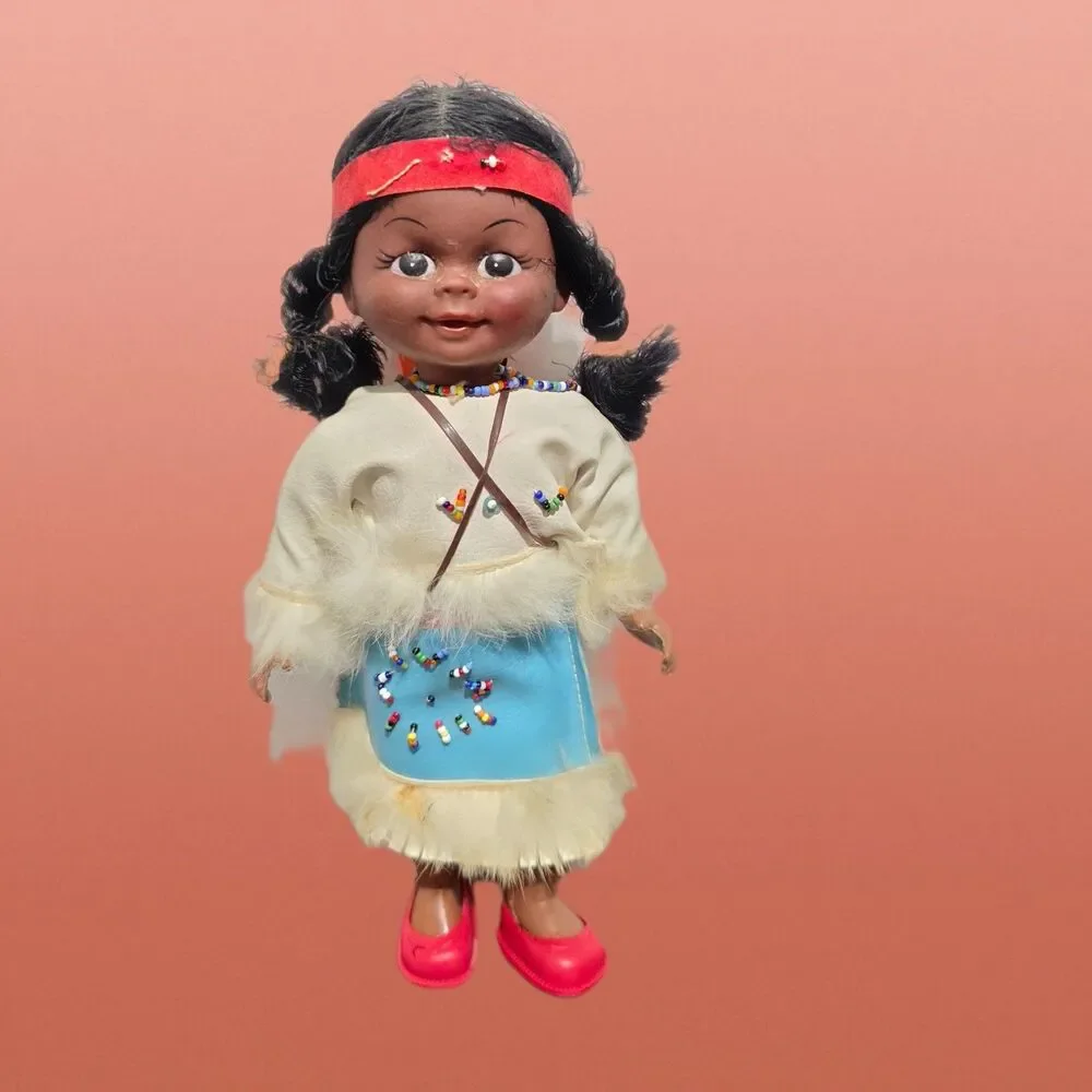 Vtg Native American Doll Holing Baby Vynyl Hard Plastic Leather Fur Accent suit